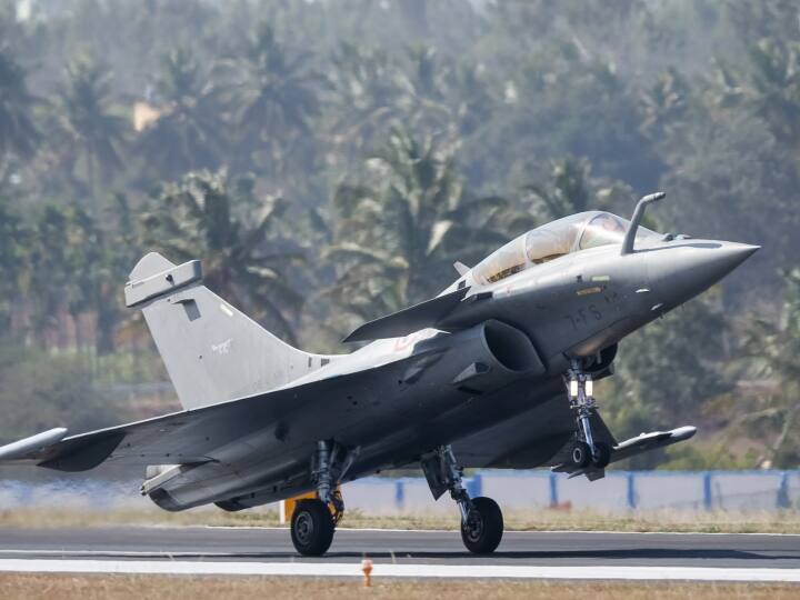 PM Modi France Visit india announce selection of 26 rafale fighter jet for indian navy  Rafale Jet: भारत ने 26 राफेल जेट की खरीद पर लगाई मुहर, समंदर में बढ़ेगी नेवी की ताकत, चीन-पाकिस्तान की उड़ेगी नींद