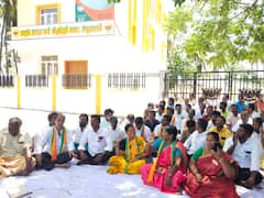 தொடர் சர்ச்சையில் விழுப்புரம் பாஜக தெற்கு மாவட்ட தலைவர்; போராட்டக்காரர்களின் காலில் விழுந்த பொருளாளர்