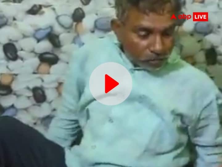 Kannauj Viral Video of drunk Pradhan Asking minister Aseem Arun who are you Kannauj Viral Video: कन्नौज दौरे पर गए मंत्री असीम अरुण को नशे में धुत मिले प्रधान, पूछा- आप कौन? वीडियो वायरल