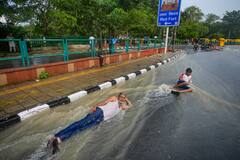 Delhi Floods : জমা জলে সেলফি-সাঁতার ! দিল্লিবাসীকে সতর্ক করলেন কেজরিওয়াল