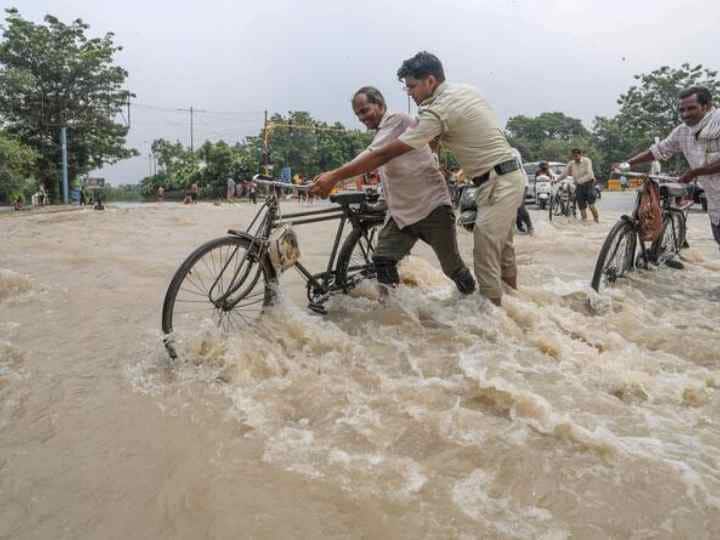 India Weather news Flood conditions in northern states imd rain  India Weather : उत्तरेकडील राज्यांमध्ये पूरस्थिती कायम, हिमाचल प्रदेशचं 8000 कोटींचं नुकसान; आजही मुसळधार पावसाचा इशारा 
