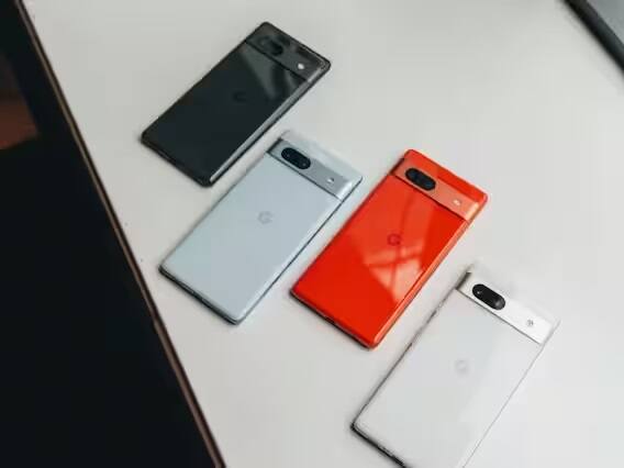 Camera Phone Buying Tips: જો તમે સોશ્યલ મીડિયા પ્રભાવક ઇન્ફ્લૂએન્જર કે યુટ્યુબર છો અથવા સોશ્યલ મીડિયા પર કન્ટેન્ટ બનાવો છો, તો સારો ફોન તમારા માટે ઘણું બધું કરી શકે છે. ખાસ કરીને કેમેરા ખૂબ જ મહત્વપૂર્ણ છે. ફોનના કેમેરા જેટલા દમદાર અને સ્ટ્રૉન્ગ હશે એટલો વીડિયો અને ફોટો સ્ટ્રૉન્ગ આવશે.