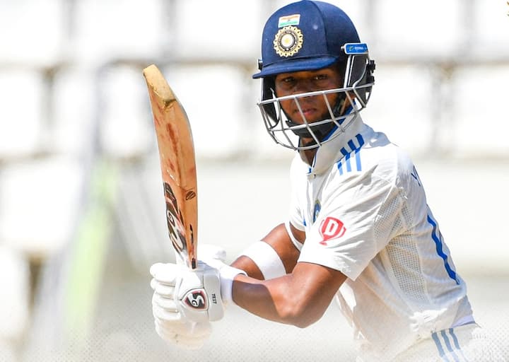 ভারতের ১৭তম ক্রিকেটার হিসাবে টেস্ট অভিষেকে সেঞ্চুরি করলেন যশস্বী।