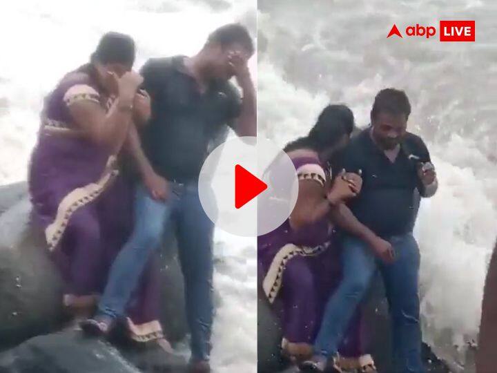 Flood viral video Parent drowned during photography Himachal Floods Flood Viral Video: मम्मी-मम्मी पुकारती रह गई बच्ची... फोटो खिंचवाने की धुन में पानी में बह गए मां-बाप