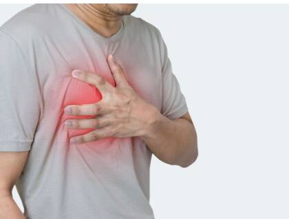 ਕੋਲਚੀਸੀਨ ਦਵਾਈ ਸਰੀਰ ਦੀ ਸੋਜ ਨੂੰ ਘਟਾਉਂਦੀ ਹੈ। ਇਹ ਮੈਡੀਕਲ ਸਟੋਰਾਂ 'ਤੇ ਆਸਾਨੀ ਨਾਲ ਉਪਲਬਧ ਹੈ, ਇਹ ਉਹਨਾਂ ਮਰੀਜ਼ਾਂ ਦੇ ਇਲਾਜ ਵਿੱਚ ਪ੍ਰਭਾਵਸ਼ਾਲੀ ਹੈ ਜਿਨ੍ਹਾਂ ਨੇ ਹਾਲ ਹੀ ਵਿੱਚ ਦਿਲ ਦੀ ਸਰਜਰੀ ਕਰਵਾਈ ਹੈ ਜਾਂ ਪਿਛਲੇ ਸਮੇਂ ਵਿੱਚ ਦਿਲ ਦਾ ਦੌਰਾ ਪਿਆ ਹੈ। ਹਾਲਾਂਕਿ, ਕਿਸੇ ਵੀ ਵਿਅਕਤੀ ਨੂੰ ਡਾਕਟਰਾਂ ਦੀ ਸਲਾਹ ਤੋਂ ਬਿਨਾਂ ਇਸ ਦਵਾਈ ਦੀ ਵਰਤੋਂ ਨਹੀਂ ਕਰਨੀ ਚਾਹੀਦੀ। ਬੇਲੋੜੀ ਦਵਾਈ ਲੈਣ ਨਾਲ ਵੀ ਮਾੜੇ ਪ੍ਰਭਾਵ ਹੋ ਸਕਦੇ ਹਨ।