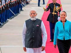 PM Modi France Visit: राष्ट्रपति मैक्रों को सितार तो एलिजाबेथ को मार्बल टेबल, फ्रांस दौरे पर पीएम मोदी ने दिए ये खास गिफ्ट