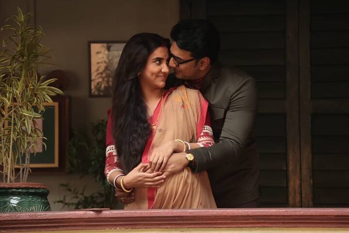 ব্যোমকেশ মানেই কি ধূমপান? দেব সিদ্ধান্ত নিয়েছিলেন, এই ছবিতে যেহেতু সত্যবতীকে অন্তঃসত্তা দেখানো হয়েছে, তাই ব্যোমকেশ বা আবির কেউই ধূমপান করবেন না। এর মধ্যে দিয়ে সমাজকে একটি বার্তাও দিতে চেয়েছিলেন দেব।