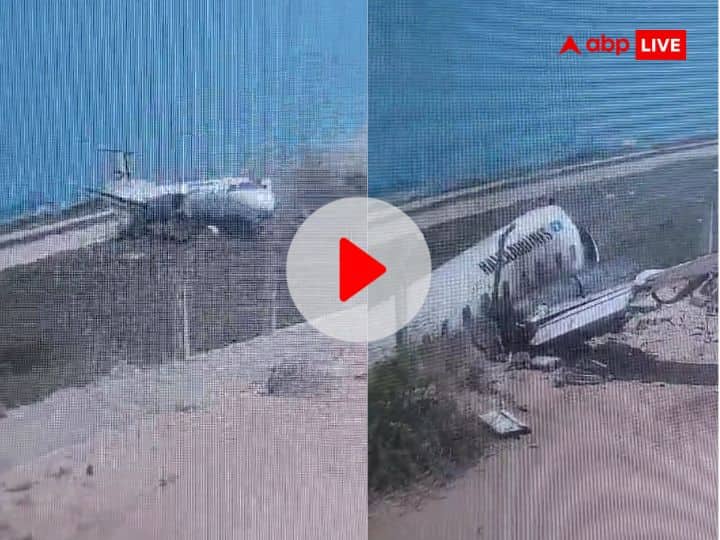 plane crash during landing in somalia mogadishu airport all passengers safe video viral Plane Crash: यात्रियों से भरा विमान लैंडिंग के दौरान फिसला, बाड़े से टकराकर हुआ टुकड़े-टुकड़े, देखिए खौफनाक Video