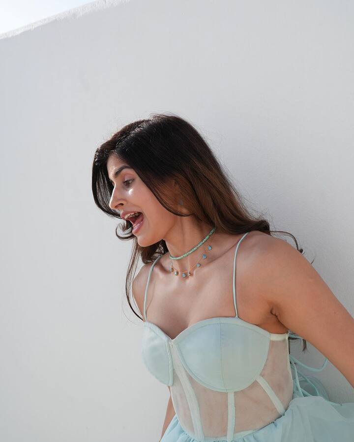 સાક્ષી મલિક ખૂબ જ બોલ્ડ અંદાજમાં પોઝ આપતી જોવા મળે છે. સાક્ષી મલિકનો હોટ અંદાજ વાયરલ થયો છે.