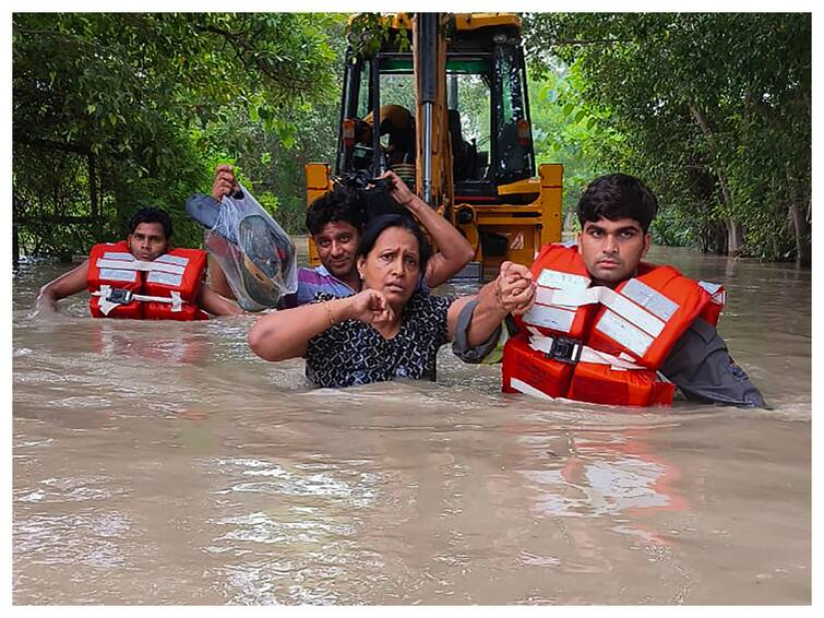 BJP, AAP Lock Horns As Delhi Continues To Grapple With Crippling Floods, Severe Waterlogging BJP, AAP Lock Horns As Delhi Continues To Grapple With Crippling Floods, Severe Waterlogging