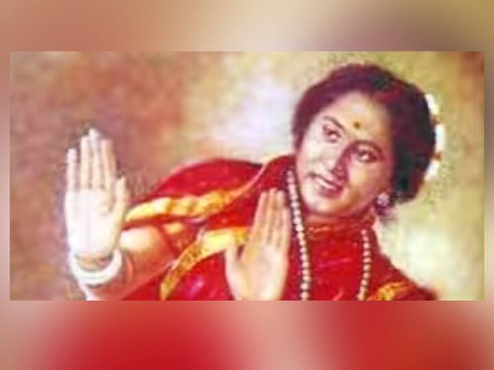 1911 साली कृष्णाजी खाडिलकरांच्या मानापमान या नाटकामध्ये बालगंधर्व यांनी साकारलेल्या भामिनी या भूमिकेनं नाट्यरसिकांच्या मनात विशेष स्थान मिळवलं. आपल्या सुमधुर आवाजानं आणि अभिनयाची मनं जिंकत होते.