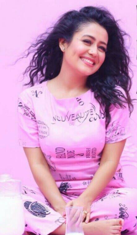 ਇਸ ਵਿਚਾਲੇ ਇਸ ਜੋੜੀ ਨੇ ਆਪਣੇ ਨਵੇਂ ਗੀਤ ਦਿਲ ਬੇਚਾਰਾ ਦਾ ਐਲਾਨ ਕੀਤਾ ਹੈ। ਇਸ ਗੀਤ ਦੀ ਸਭ ਤੋਂ ਮਜ਼ੇਦਾਰ ਗੱਲ ਇਹ ਹੈ ਕਿ ਤੁਹਾਨੂੰ ਨੇਹਾ ਕੱਕੜ ਦਾ ਵੱਖਰਾ ਹੀ ਅੰਦਾਜ਼ ਦੇਖਣ ਨੂੰ ਮਿਲੇਗਾ।