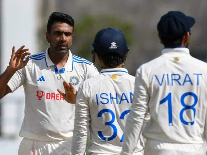 india vs west indies 1st test india won by innings and 141 runs ravichandran ashwin takes 12 wickets in this matc अश्विनच्या फिरकीपुढे कॅरेबिअन आर्मी गारद, भारताचा एक डाव आणि 141 धावांनी विराट विजय