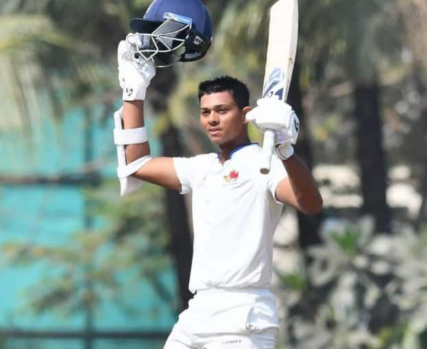 சர்வதேச கிரிக்கெட் போட்டியில் முதல் போட்டியிலே தனது முதல் சதத்தை அடித்த மூன்றாவது தொடக்க ஆட்டக்காரர் என்ற பெருமைக்கு சொந்தக்காரரானார் யஷஸ்வி ஜெய்ஸ்வால்.