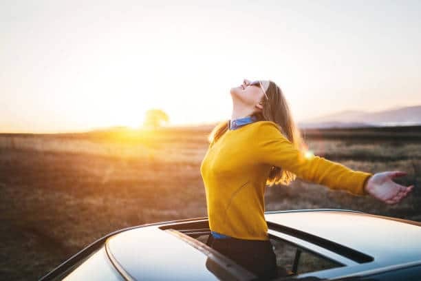 Sunroof Cars Under 10 Lakh : 10 लाख रुपयांपर्यंतच्या बजेटमध्येही अनेक सनरूफ असलेल्या गाड्या उपलब्ध आहेत. या कार कोणत्या आहेत त्यांची यादी पाहा.