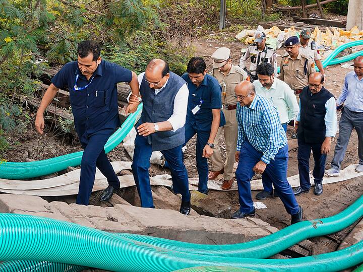 Delhi Lt Governor VK Saxena inspected the damaged drain regulator at Vikas Marg, ITO, while taking stock of the situation. (Image Source: PTI)