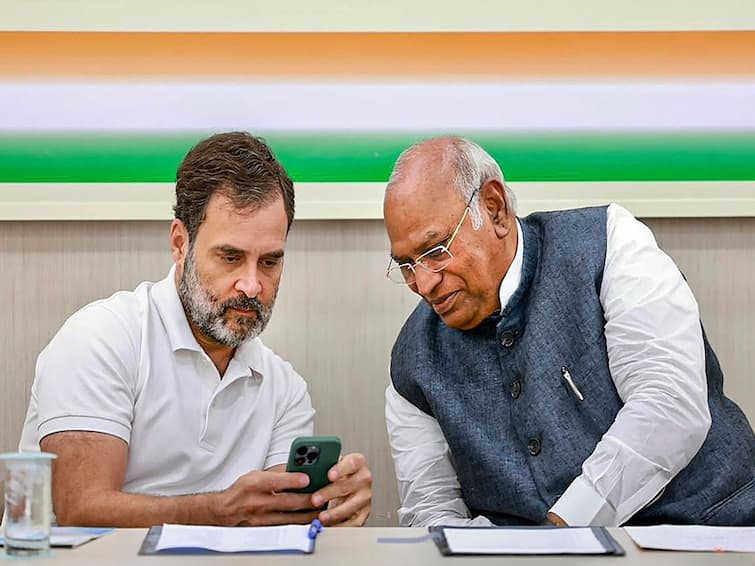 Congress Holds Parliamentary Strategy Group Meet Delhi Ordinance BJP Arvind Kejriwal Mallikarjun Kharge Rahul Gandhi Congress Holds Parliamentary Group Meeting For Monsoon Session Strategy, Discussion Likely On Delhi Ordinance Row