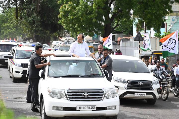 नाशिकरोड येथील डॉ. बाबासाहेब आंबेडकर व छत्रपती शिवाजी महाराज यांच्या पुतळ्यास पुष्पहार अर्पण करत अभिवादन केले.