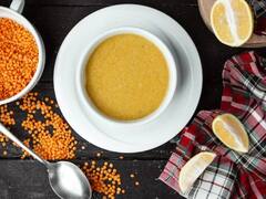 Sweet Corn Coup: बरसात के मौसम कर रहे हैं बाहर के खाने से परहेज, तो घर पर बनाएं स्वीट कॉर्न सूप