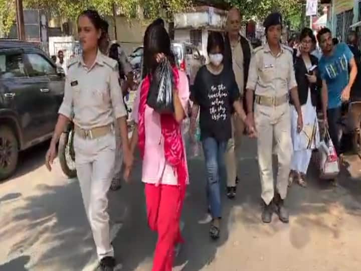 Patna News Two girls arrested for defrauding people in ATM in Bihar Bihar News: राजधानी पटना में ATM में फ्रॉड कर लोगों को चूना लगाने वाली दो शातिर लड़कियां गिरफ्तार, ऐसे करती थीं ठगी