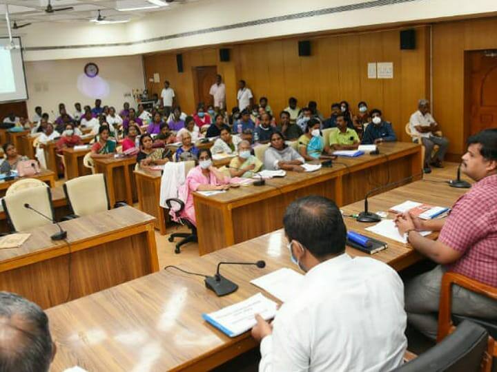 Consecutive pregnancies can lead to death, contraceptive awareness! Official information தொடர்ச்சியாக கருவுற்றால் பெண்களின் உயிருக்கு ஆபத்து.. கருத்தடை விழிப்புணர்வு முகாமில் ஆட்சியர் தகவல்!