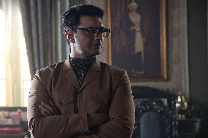 অনেক অনুরাগী আবার স্বীকার করে নিয়েছেন, ব্যোমকেশের লুক রিলিজ করার পরে অনুরাগীদের মধ্যে যে প্রতিক্রিয়া দেখা গিয়েছিল বা যে ধারণা তৈরি হয়েছিল, তা টিজার দেখে অনেকটাই ভেঙেছে।