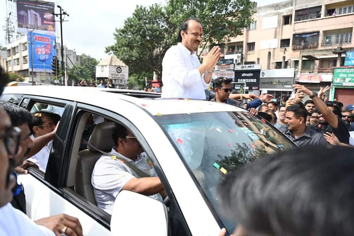 नाशिक जिल्ह्याचे सारथ्य हे पुढील काळात पुन्हा एकदा भुजबळांकडेच राहील अशी चर्चा या निमित्ताने शासकीय विश्रागृहावरून गाड्यांचा ताफा निघाल्यानंतर कार्यकर्त्यांमध्ये रंगली होती.