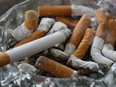 'स्मोकिंग करने वालों को घूरना चाहिए', धूम्रपान रोकने को लेकर हांगकांग के स्वास्थ्य सचिव ने दिया अजीबो-गरीब तर्क