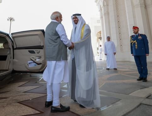 PM Modi : UAE Visit Meets President Sheikh Mohamed Bin Zayed al Nahyan PM Modi UAE : ભારતની નજીક આવ્યો શક્તિશાળી ઈસ્લામિક દેશ, PM મોદીએ કહ્યું કે...