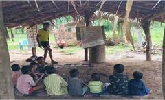 Chhattisgarh News: बस्तर के मासूम बच्चे जर्जर स्कूल भवन और झोपड़ियों में गढ़ रहे अपना भविष्य, तस्वीरों में देखें हालत