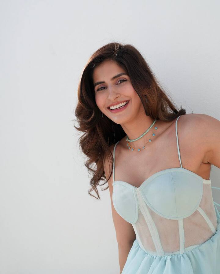 બોલીવૂડ એક્ટ્રેસ સાક્ષી મલિકે તેના ઈન્સ્ટાગ્રામ એકાઉન્ટ પર ખૂબ જ શાનદાર તસવીરો શેર કરી છે.