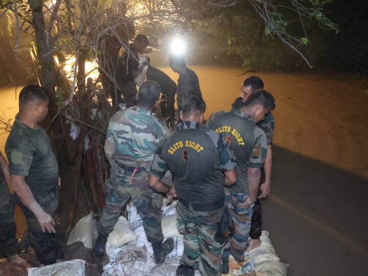 The Army had completed around 80 per cent of the work on the stone boulder embankment at the breached Indraprastha regulator before the evening. (Image Source: Twitter/@LtGovDelhi)