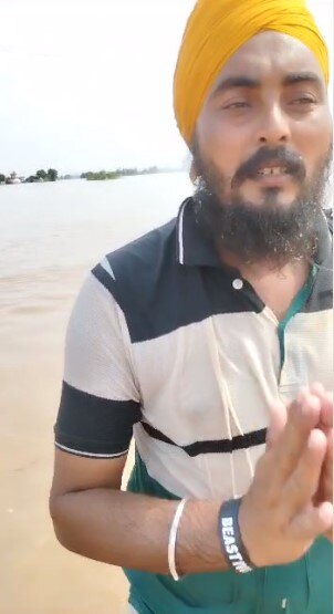 Punjab Floods : ਹੜ੍ਹਾਂ ਪੀੜਤਾਂ ਲਈ ਰਾਹਤ ਸਮੱਗਰੀ ਲੈ ਕੇ ਜਾ ਰਹੀ ਟਰੈਕਟਰ-ਟਰਾਲੀ ਪਾਣੀ ‘ਚ ਪਲਟੇ, ਰੁੜਿਆ ਖਾਣ-ਪੀਣ ਦਾ ਸਾਰਾ ਸਮਾਨ