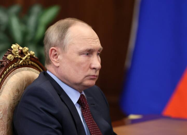 Russia Ukraine War Putin says Russia will use cluster bombs in Ukraine if it has to Cluster Bombs: 'अगर जरूरत पड़ी तो यूक्रेन में क्लस्टर बमों का इस्तेमाल करेगा रूस', बौखलाए पुतिन ने अपने इरादे किए साफ