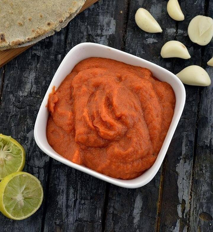 इसे एक कटोरे में निकाल लीजिए.आप इसे चावल,पराठे, रोटी के साथ खा सकते हैं. है ना कमाल की रेसिपी.महंगाई के इस दौर में लहसुन की चटनी आपके खाने का जायका बढ़ा देगी.