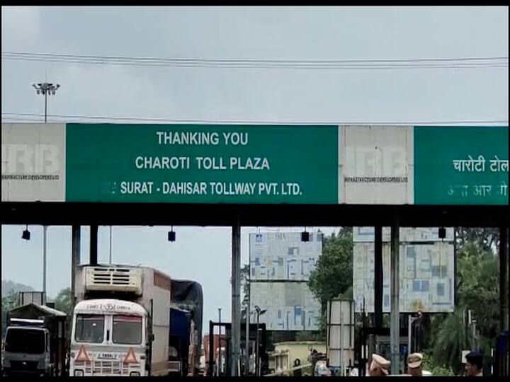 टोलवसुली केल्यानंतरही या महामार्गाच्या देखभाल दुरुस्तीकडे दुर्लक्ष केल जात असल्याचं चित्र आहे.