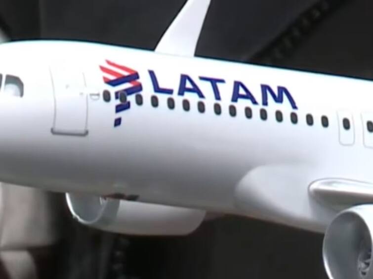Viral Video LATAM Airlines Flight skids off runway in Brazil, panic among passengers Viral Video: రన్‌వేపై స్కిడ్ అయిన విమానం, భయంతో కేకలు పెట్టిన ప్రయాణికులు