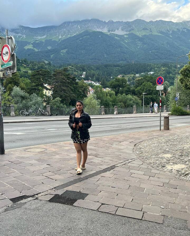 సోషల్ మీడియాలో ఫుల్ యాక్టీవ్ గా ఉంటుంది ఈ బ్యూటీ.