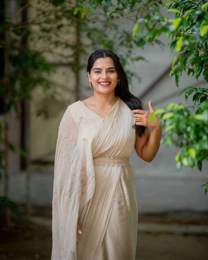 ‘మసూద‘ సినిమాతో హీరోయిన్ గా పరిచయం అయ్యింది. Photo Credit: Kavya Kalyanram/Instagram