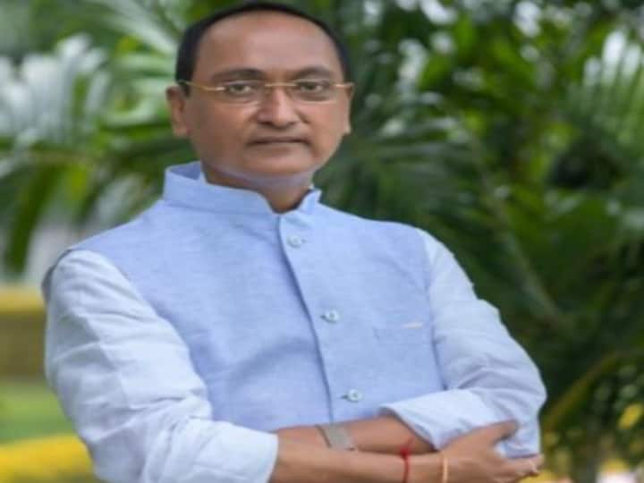 Bihar News: पुष्पम प्रिया चौधरी के पिता पूर्व MLC विनोद कुमार चौधरी का निधन, नीतीश कुमार ने जताया शोक Former MLC Vinod Kumar Chaudhary father of Pushpam Priya Chaudhary passed away Nitish Kumar expressed grief Bihar News: पुष्पम प्रिया चौधरी के पिता पूर्व MLC विनोद कुमार चौधरी का निधन, नीतीश कुमार ने जताया शोक