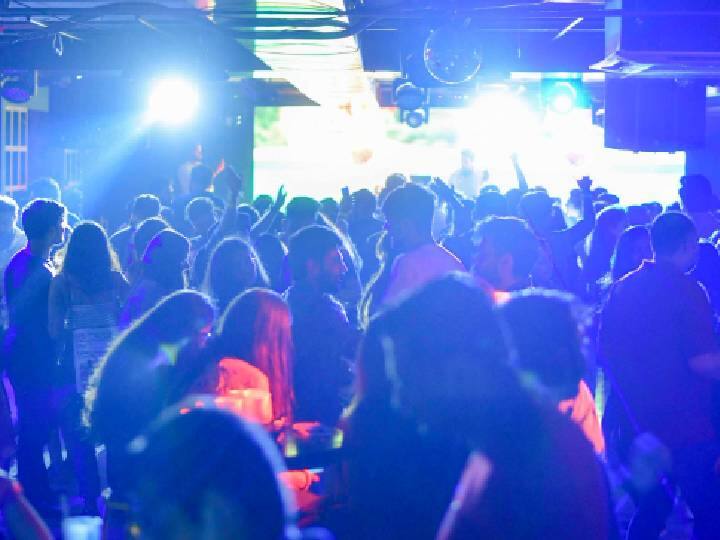 Ghaziabad pub bouncers booked for assaulting 3 women Crime: ஏய்.. பாட்டை போடுடா.. பப்பில் காசு கொடுத்து அடிவாங்கிய 3 இளம்பெண்கள்.. என்ன நடந்தது?