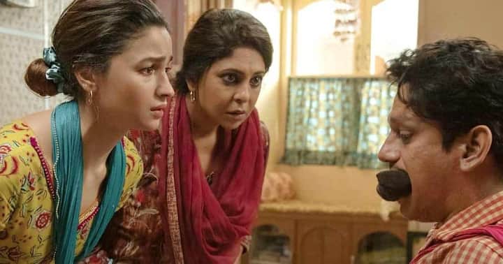 আলিয়া ভট্ট, শেফালি শাহ ও বিজয় ভার্মা অভিনীত 'ডার্লিংস' মুক্তির পরই সমাদৃত হয়েছিল দর্শকমহলে। এই ডার্ক কমেডি-ড্রামা সামাজিক সমস্য়াকে তুলে ধরেছিল। প্রেম ও প্রতিশোধের এই ছবি মুক্তি পেয়েছিল নেটফ্লিক্সে।