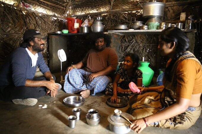 ஒரு நகைச்சுவை நடிகனாக மட்டுமே இருந்துவிடாமல் ஹீரோவாகவும், உணர்ச்சிகரமான கதாபாத்திரங்களில் நடித்ததன் மூலம் அப்லாஸ் பெற்றார் யோகி பாபு. கோலமாவு கோகிலா, கூர்கா,தர்மபிரபு, யானை முகத்தான், பேய் மாமா, பன்னிக்குட்டி, மண்டேலா, பொம்மை நாயகி உள்ளிட்ட படங்களில் முக்கிய கதாபாத்திரத்தில் அவரின் நடிப்பு பாராட்டுகளை குவித்தது.