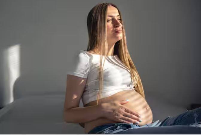 ਸਭ ਤੋਂ ਪਹਿਲਾਂ, ਤੁਹਾਨੂੰ ਆਪਣੀਆਂ ਮੈਡੀਕਲ ਰਿਪੋਰਟਾਂ ਨੂੰ ਜਣੇਪਾ ਬੈਗ ਵਿੱਚ ਰੱਖਣਾ ਚਾਹੀਦਾ ਹੈ। ਜੇਕਰ ਤੁਸੀਂ ਇਹ ਭੁੱਲ ਜਾਂਦੇ ਹੋ ਤਾਂ ਤੁਹਾਨੂੰ ਆਖਰੀ ਸਮੇਂ 'ਤੇ ਇਲਾਜ ਕਰਵਾਉਣ 'ਚ ਪਰੇਸ਼ਾਨੀ ਹੋ ਸਕਦੀ ਹੈ। ਇਨ੍ਹਾਂ ਰਿਪੋਰਟਾਂ ਦੇ ਆਧਾਰ 'ਤੇ ਹੀ ਤੁਹਾਡੀ ਹਿਸਟਰੀ ਜਾਣਨ ਤੋਂ ਬਾਅਦ ਹੀ ਡਾਕਟਰ ਤੁਹਾਨੂੰ ਸਹੀ ਦਵਾਈ ਦੇ ਸਕਣਗੇ।