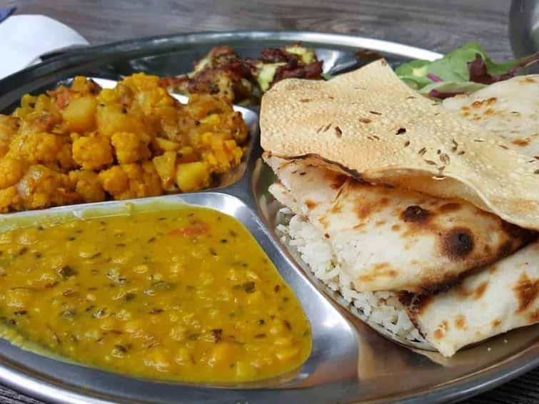 40 kids fall ill after eating worm-infested midday meal in uttar pradesh உத்திரபிரதேசத்தில் மதிய உணவு சாப்பிட்ட 40 பள்ளி மாணவர்களுக்கு உடல் நிலை குறைவு... மாணவர்களின் நிலை?