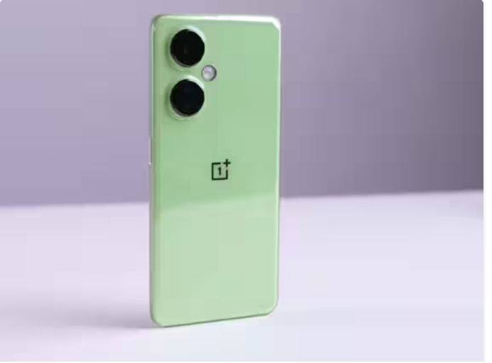 Oneplus Nord 3: ਇਸ ਫੋਨ ਨੂੰ ਇਸ ਮਹੀਨੇ ਲਾਂਚ ਕੀਤਾ ਗਿਆ ਹੈ। ਸਮਾਰਟਫੋਨ 'ਚ 6.74-ਇੰਚ ਦੀ ਡਿਸਪਲੇ, ਮੀਡੀਆਟੈੱਕ ਡਾਇਮੈਂਸਿਟੀ 9000 ਪ੍ਰੋਸੈਸਰ, 5000 mAh ਦੀ ਬੈਟਰੀ, 50 + 8 + 2MP ਦੇ ਤਿੰਨ ਕੈਮਰੇ ਅਤੇ ਇਨ-ਡਿਸਪਲੇਅ ਫਿੰਗਰਪ੍ਰਿੰਟ ਸੈਂਸਰ ਹੈ। 8/128GB ਵੇਰੀਐਂਟ ਲਈ ਸਮਾਰਟਫੋਨ ਦੀ ਕੀਮਤ 33,999 ਰੁਪਏ ਹੈ। 1,000 ਤੁਸੀਂ ਵਿਕਰੀ ਵਿੱਚ ਬਚਾ ਸਕਦੇ ਹੋ।