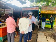 Pune News : पुण्यात गटारी जोरात; चिकन मटनाच्या दुकानावर नागरिकांच्या रांगा