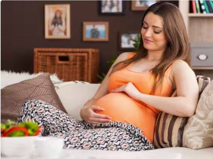 ਤੁਹਾਡੇ ਬੈਗ ਵਿੱਚ ਅੰਡਰਵੀਅਰ ਦੇ ਕੁਝ ਸੈੱਟ ਹੋਣੇ ਚਾਹੀਦੇ ਹਨ। ਕਈ ਵਾਰ ਤੁਹਾਨੂੰ ਇਸਨੂੰ ਵਰਤਣ ਅਤੇ ਸੁੱਟਣ ਦੀ ਵੀ ਲੋੜ ਹੋ ਸਕਦੀ ਹੈ। ਅਜਿਹੇ 'ਚ ਪੂਰਾ ਸੈੱਟ ਜ਼ਰੂਰ ਰੱਖੋ। ਇਸ ਦੇ ਨਾਲ ਹੀ ਨਰਸਿੰਗ ਬ੍ਰਾ ਵੀ ਰੱਖੋ। ਇਸ ਨਾਲ ਬੱਚੇ ਨੂੰ ਦੁੱਧ ਪਿਲਾਉਣਾ ਆਸਾਨ ਹੋ ਜਾਵੇਗਾ।