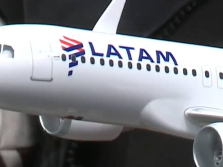 Brazil LATAM Airlines plane skid off runway viral video passengers heard screaming Watch: ब्राजील में रनवे से फिसला प्लेन, यात्रियों के बीच मचा हडकंप, देखें दिल दहलाने वाला वीडियो