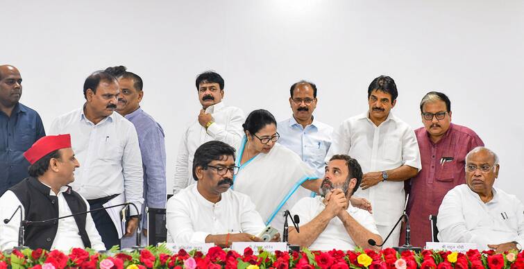 26 Parties Along With TMC Congress And AAP Will Meet Bengaluru Keeping In Mind Anti BJP Alliance For Lok Sabha Election Of 2024 Bengaluru Opposition Meet:আপের দাবি মানল কংগ্রেস, আগামীকাল বেঙ্গালুরুতে মেগা বৈঠক বিজেপি-বিরোধী ২৬ দলের